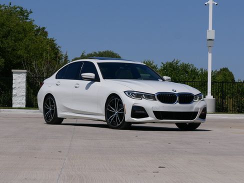 Used 2019 BMW 330i Sedan w/ M Sport Package RWD image 2