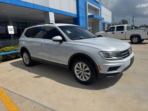 Used 2018 Volkswagen Tiguan SE image 12