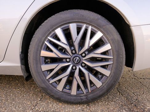 Used 2024 Nissan Altima 2.5 SV image 42