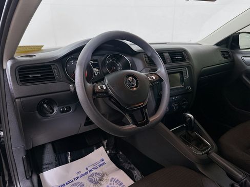 Used 2016 Volkswagen Jetta S image 9
