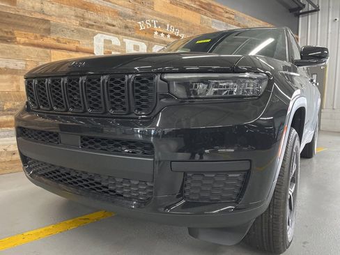 New 2025 Jeep Grand Cherokee L Altitude image 12