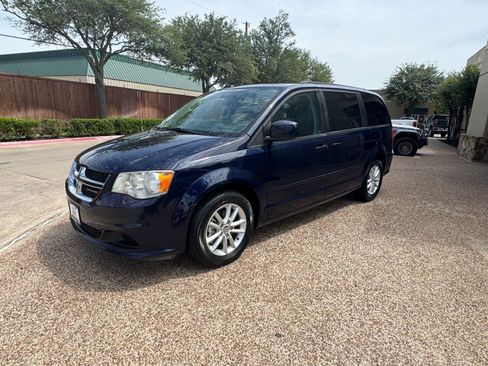 Used 2016 Dodge Grand Caravan SXT w/ Rear Park Assist Package FWD image 13