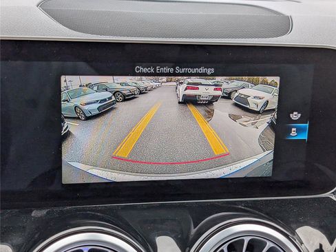 Used 2020 Mercedes-Benz GLB 250 4MATIC w/ Premium Package image 27