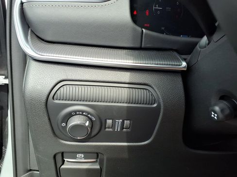 New 2026 Jeep Grand Wagoneer Summit AWD/4WD image 16
