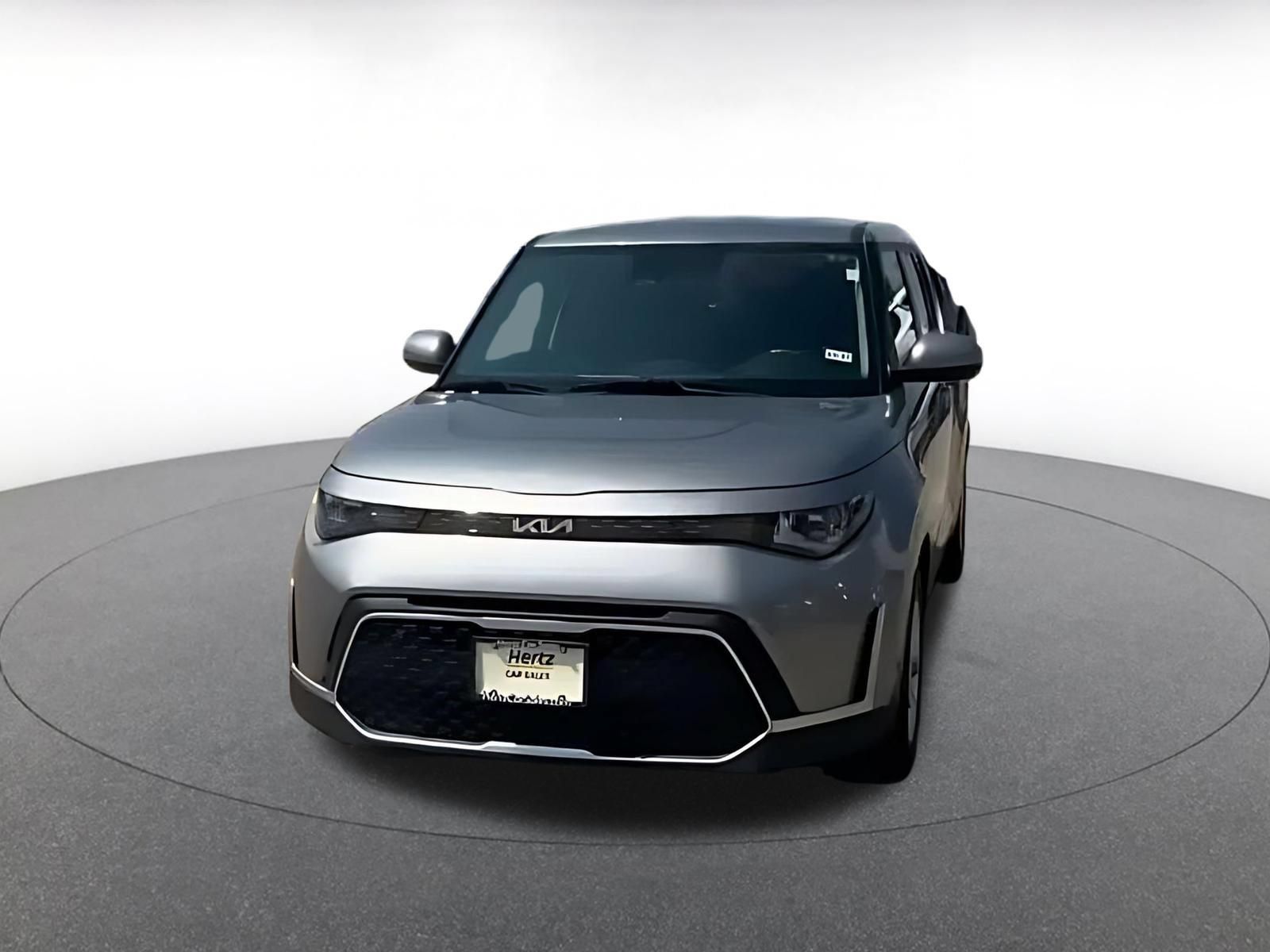 Used 2025 Kia Soul LX w/ LX Technology Package FWD image 4