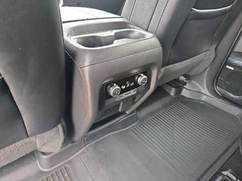 Used 2025 GMC Acadia Elevation w/ Elevation Premium Package FWD image 24