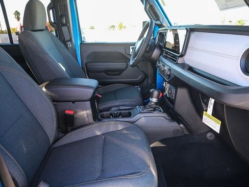 New 2025 Jeep Gladiator Sport image 18