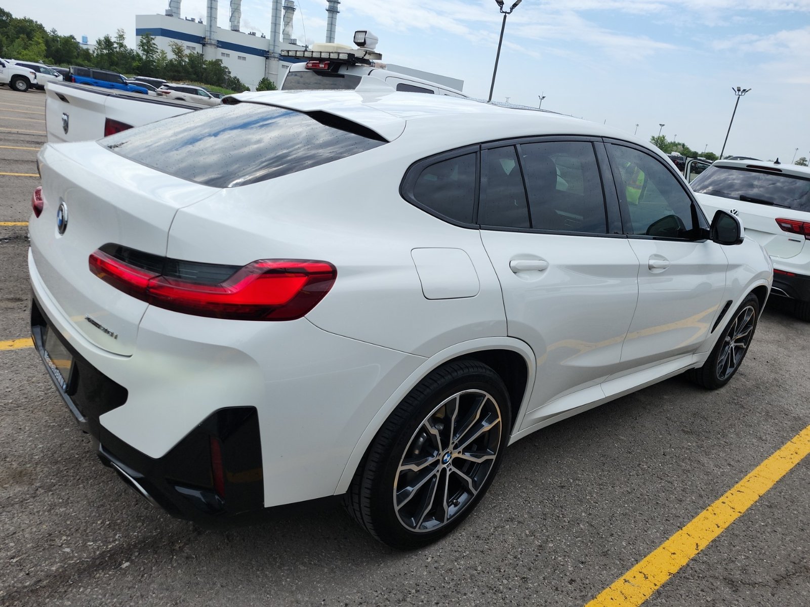 Used 2022 BMW X4 xDrive30i AWD/4WD image 3