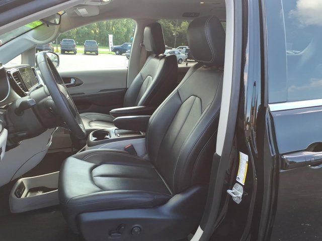 Certified 2024 Chrysler Pacifica Touring-L FWD image 12