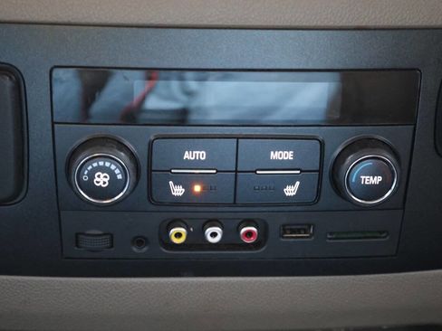 Used 2016 Chevrolet Suburban LTZ image 23