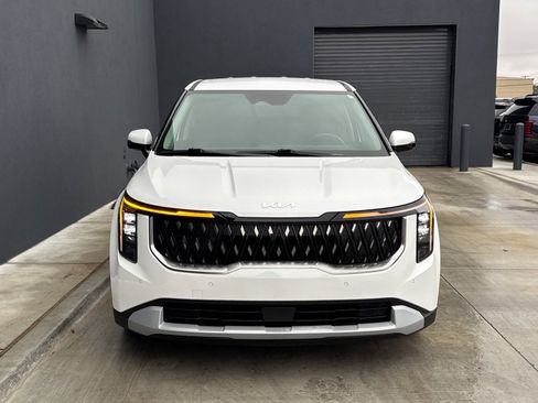 Used 2025 Kia Carnival image 9