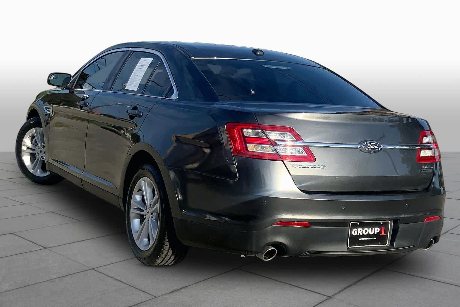 Used 2017 Ford Taurus SEL FWD image 11