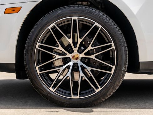 Certified 2024 Porsche Macan AWD/4WD image 15