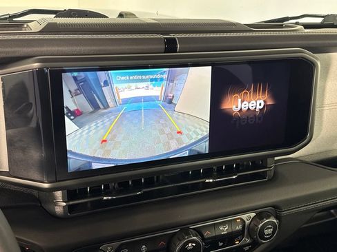 Certified 2025 Jeep Wrangler Unlimited Sahara AWD/4WD image 19