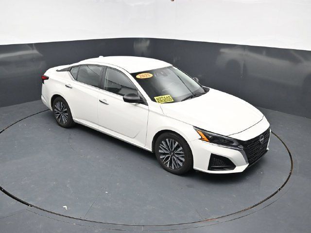 Used 2025 Nissan Altima 2.5 SV FWD image 43