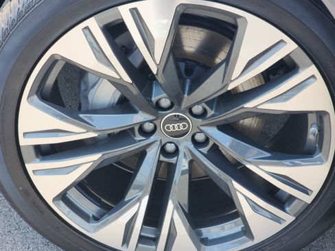 New 2025 Audi Q8 Premium image 18