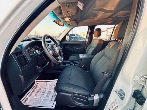 Used 2012 Jeep Liberty Sport image 11