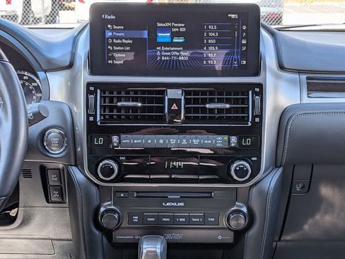 Used 2023 Lexus GX 460 Premium w/ Accessory Package AWD/4WD image 28