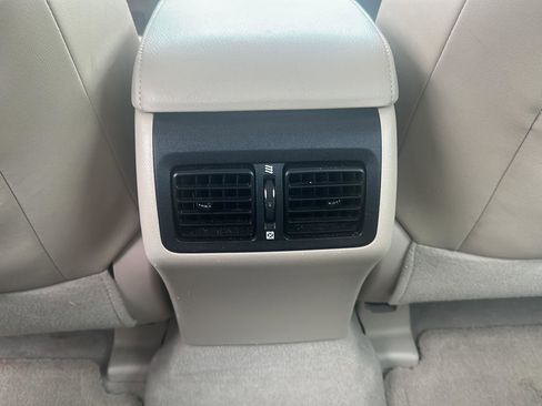 Used 2014 Toyota Camry XLE image 13
