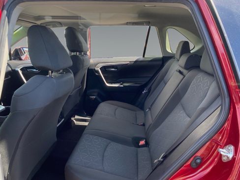 Used 2022 Toyota RAV4 XLE w/ Convenience Package FWD image 13