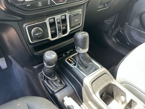 Used 2018 Jeep Wrangler Unlimited Sport S image 12