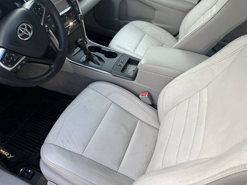 Used 2017 Toyota Camry XLE w/ Convenience Package FWD image 16