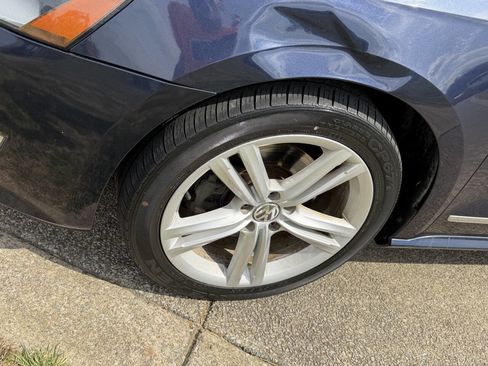 Used 2012 Volkswagen Passat TDI SEL Premium image 4