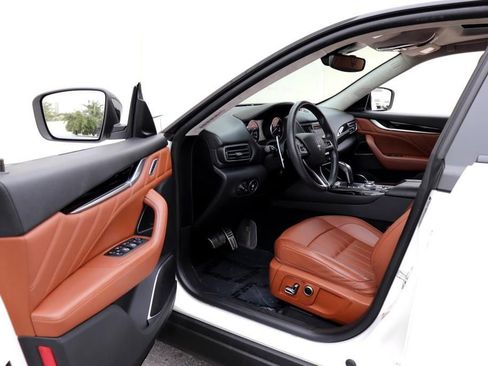 Used 2022 Maserati Levante Modena image 2