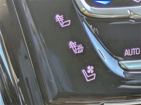 Used 2020 Cadillac Escalade Luxury image 22