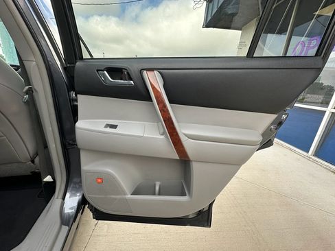 Used 2013 Toyota Highlander Limited AWD/4WD image 37