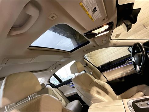 Used 2020 BMW 745e xDrive image 23