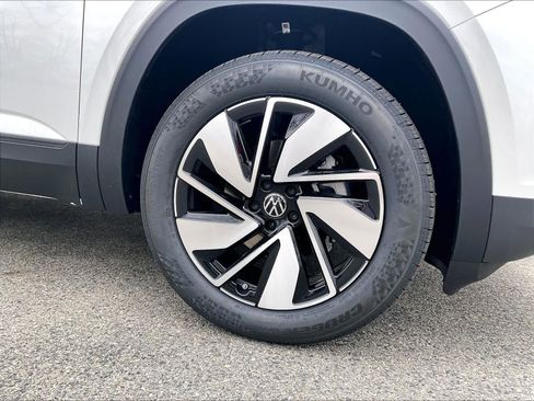 New 2026 Volkswagen Atlas SE image 8