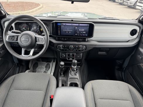 Used 2025 Jeep Wrangler Unlimited Sahara w/ Safety Group AWD/4WD image 30