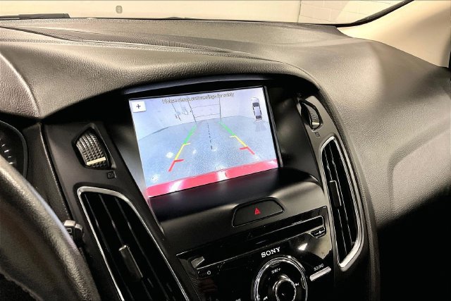Used 2017 Ford Focus SEL w/ Cold Weather Package FWD image 14