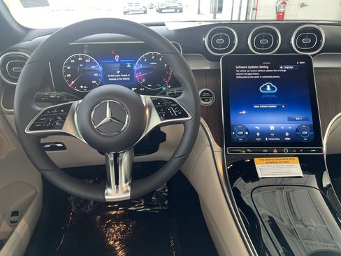 Certified 2025 Mercedes-Benz GLC 300 image 27