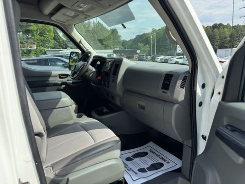 Used 2018 Nissan NV 2500 SV RWD image 12