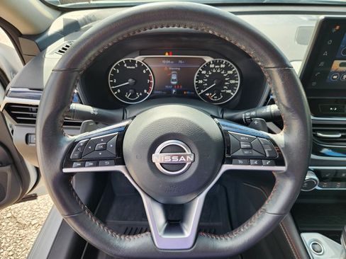 Certified 2023 Nissan Altima 2.5 SR w/ SR Premium Package AWD/4WD image 9