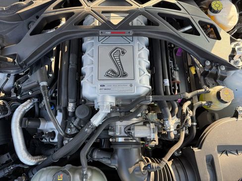 Used 2021 Ford Mustang Shelby GT500 w/ Carbon Fiber Track Pack image 17