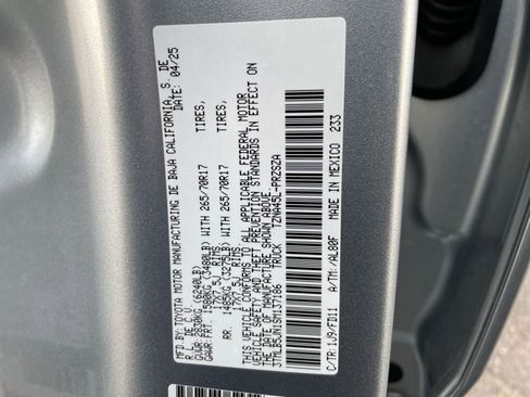 Used 2025 Toyota Tacoma TRD Off-Road image 28