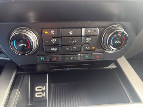 Used 2019 Ford F150 Raptor w/ Equipment Group 802A Luxury image 18