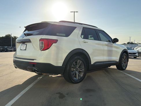 Used 2022 Ford Explorer XLT w/ Equipment Group 202A RWD image 6