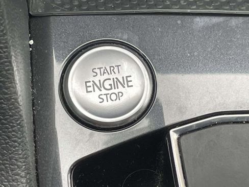 Used 2021 Volkswagen Tiguan SE w/ Panoramic Sunroof Package image 36