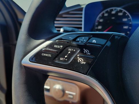 Used 2024 Mercedes-Benz GLE 350 4MATIC image 23