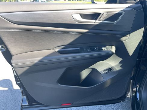 Used 2025 Volkswagen Atlas Cross Sport SE image 18