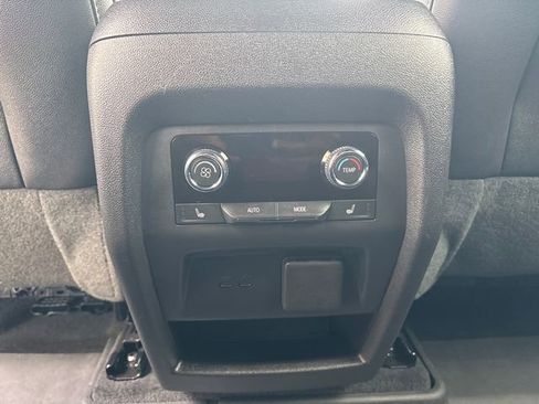 Used 2025 Chevrolet Traverse RS image 18