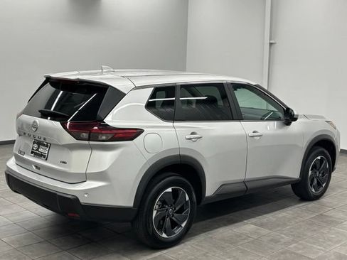 Used 2025 Nissan Rogue SV AWD/4WD image 2