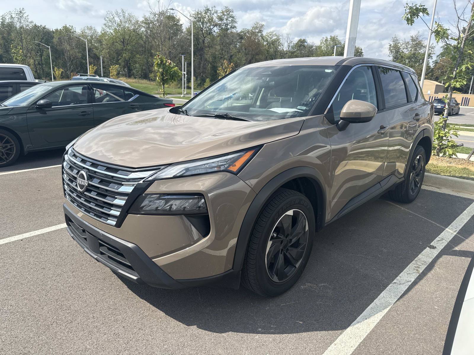 Used 2025 Nissan Rogue SV AWD/4WD image 1