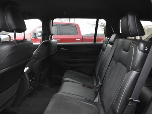 Used 2024 Jeep Grand Cherokee L Laredo image 17