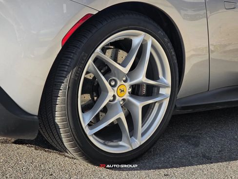 Used 2021 Ferrari Roma RWD image 11
