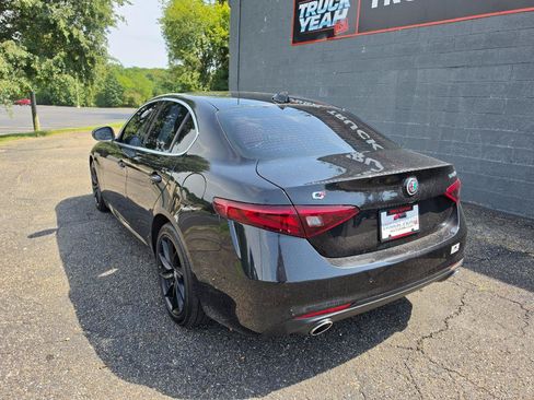Used 2017 Alfa Romeo Giulia AWD image 3